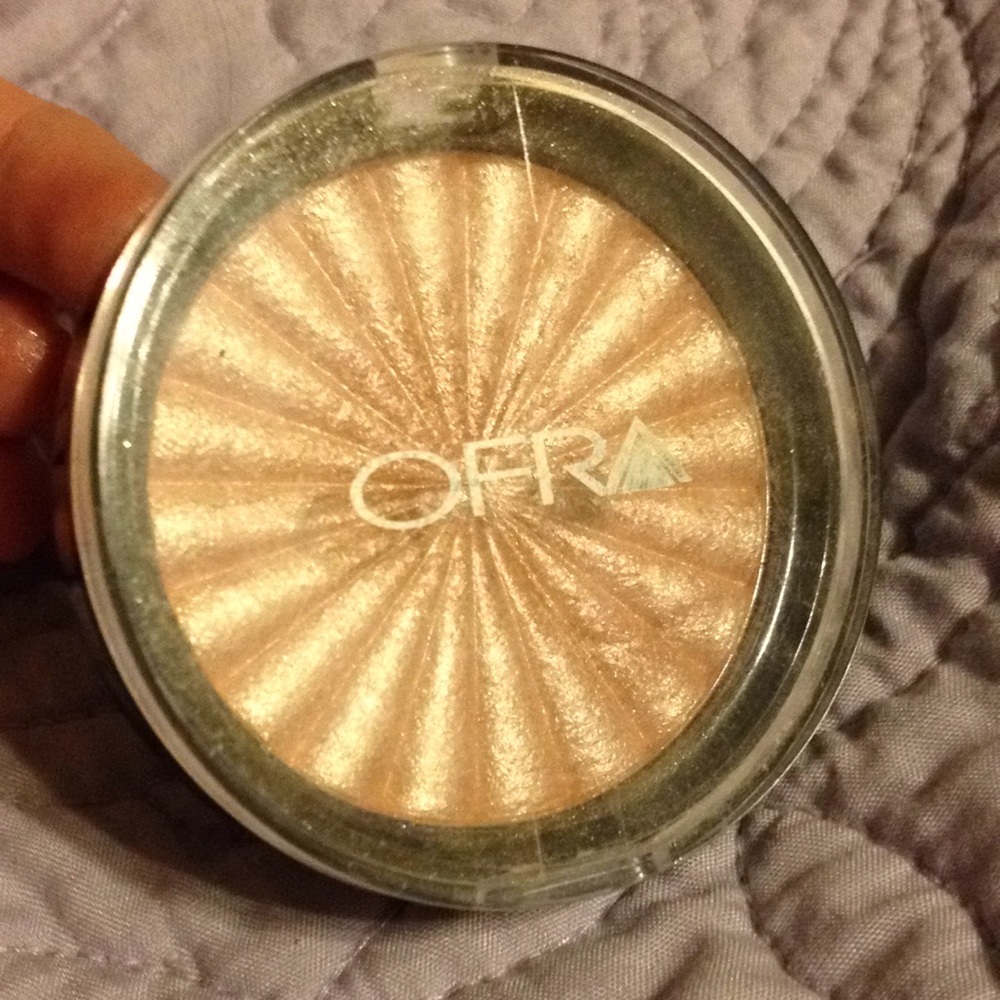 OFRA highlighter in the shade BLISSFUL.